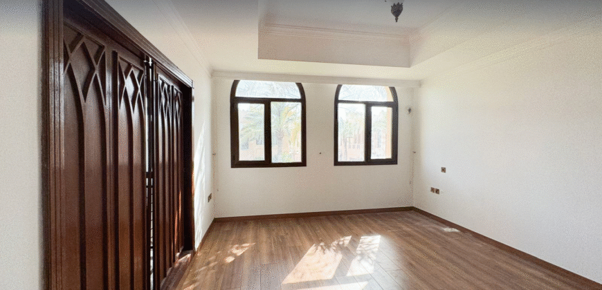 Beachfront 5BR Villa in West Bay Lagoon