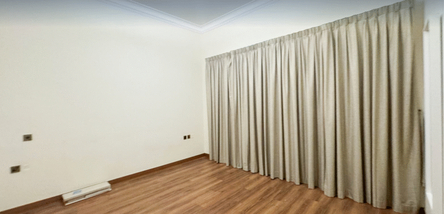 Beachfront 5BR Villa in West Bay Lagoon