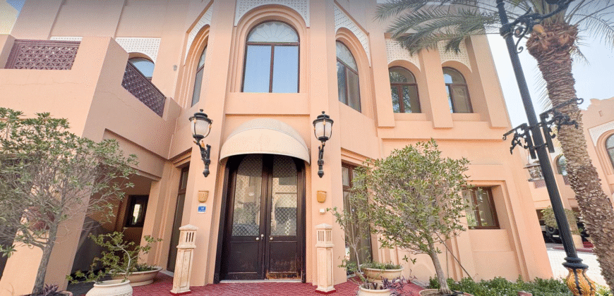 Beachfront 5BR Villa in West Bay Lagoon