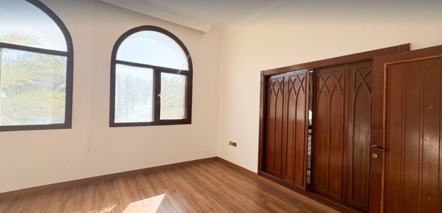 Beachfront 5BR Villa in West Bay Lagoon