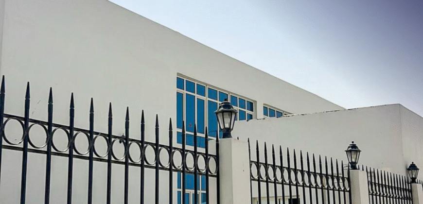 3-Warehouse Complex with Office and Showroom